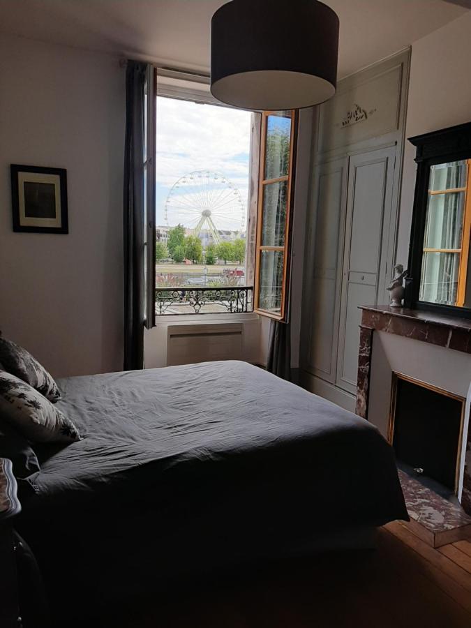 Et Au Pied Coule Une Riviere, Situation Et Vue Ideales Auxerre Bagian luar foto