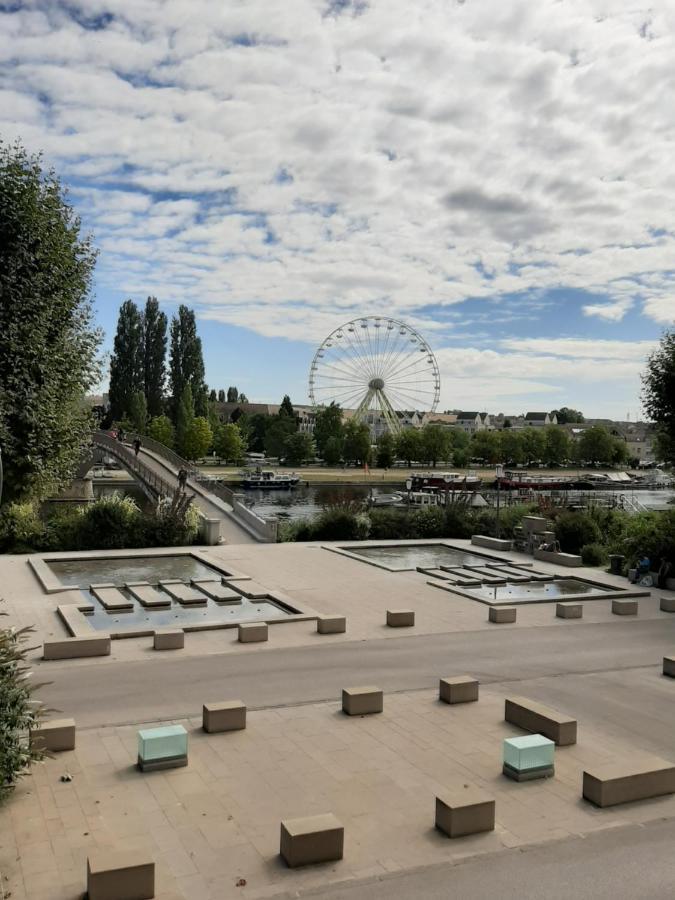 Et Au Pied Coule Une Riviere, Situation Et Vue Ideales Auxerre Bagian luar foto