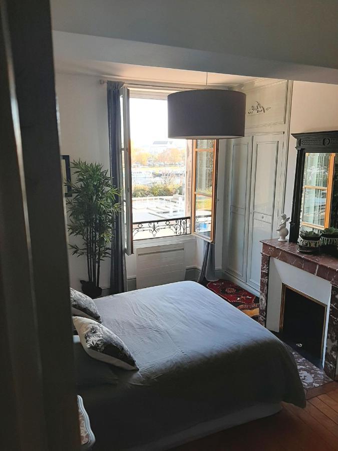 Et Au Pied Coule Une Riviere, Situation Et Vue Ideales Auxerre Bagian luar foto
